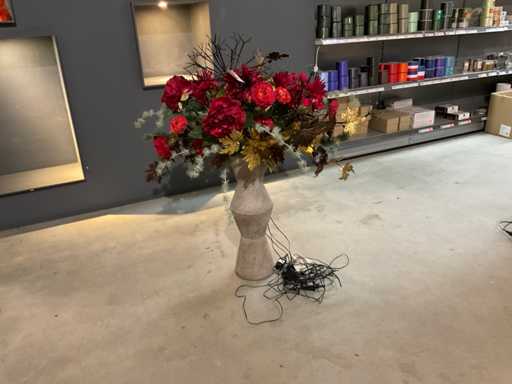 Composizione floreale su vaso