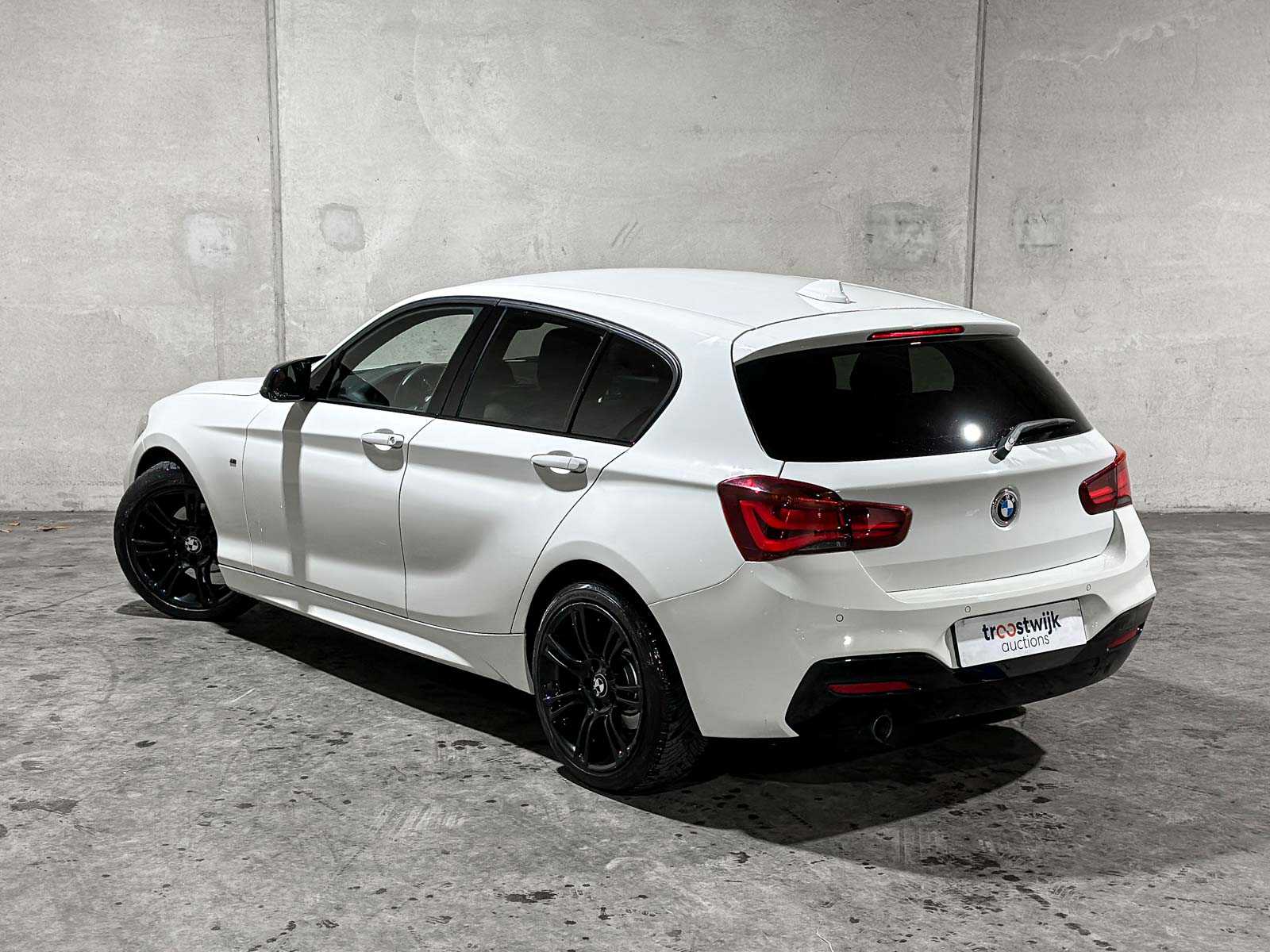 BMW 118i Edition M Sport Shadow High Executive 1-serie 134pk 2019, P-613-RT 