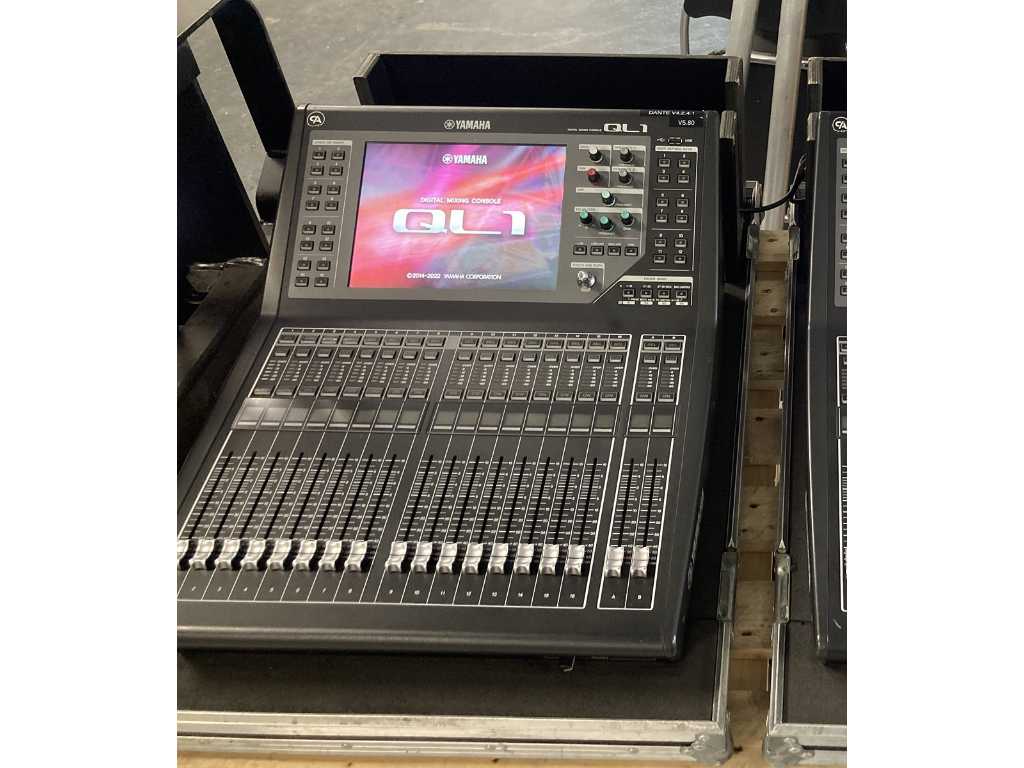 Yamaha - QL1 - Table de mixage Yamaha QL1 avec étui Amptown et nouveaux faders 11/2022