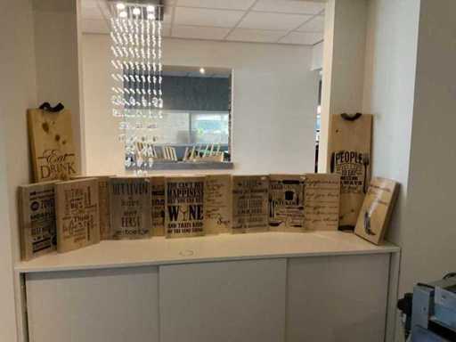 Decorațiuni pentru peretele partidan