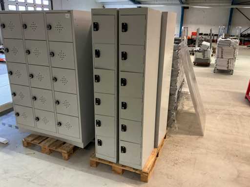 Locker cabinet (2x)