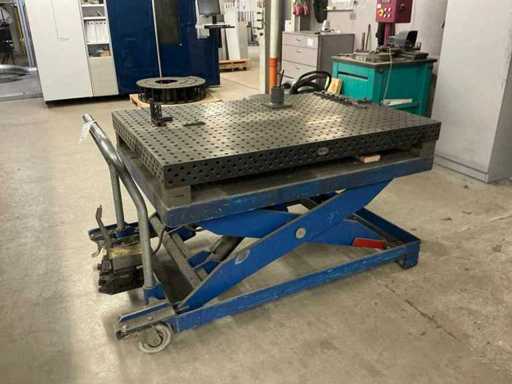 SIEGMUND - Lochschweißtisch auf mobilem Scherenhubtisch