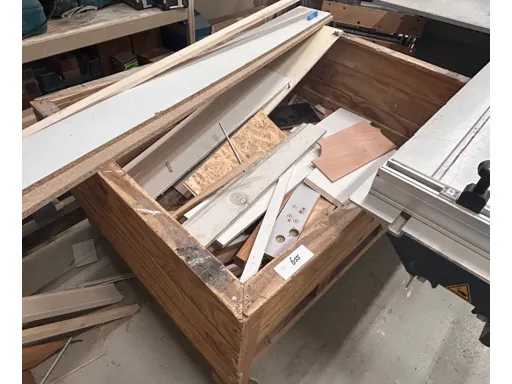 Conteneur mobile en bois avec contenu