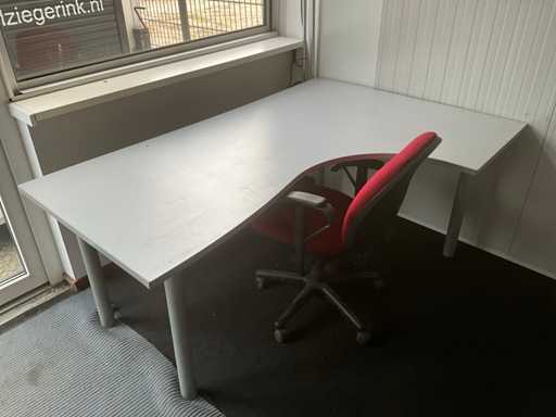 Desk incl office chair