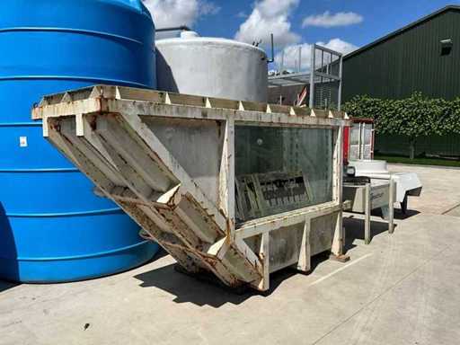 Demonstration diving container