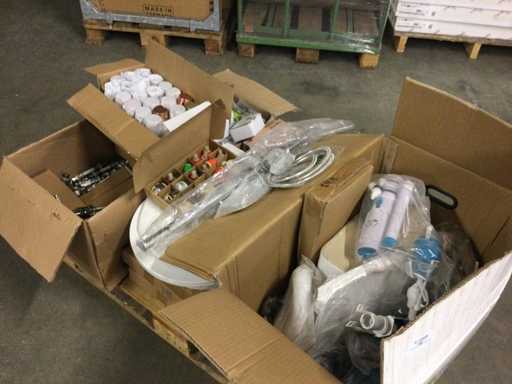 Pudełko z artykułami higienicznymi