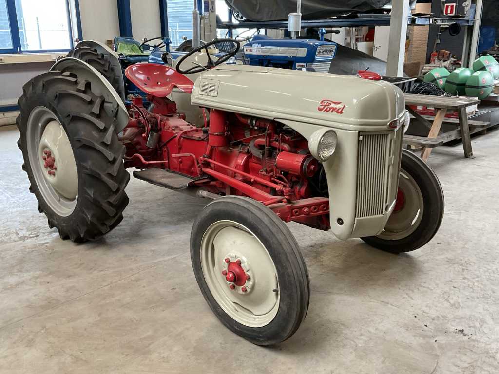 Ford Dearborn 8N Tracteur agricole à deux roues motrices
