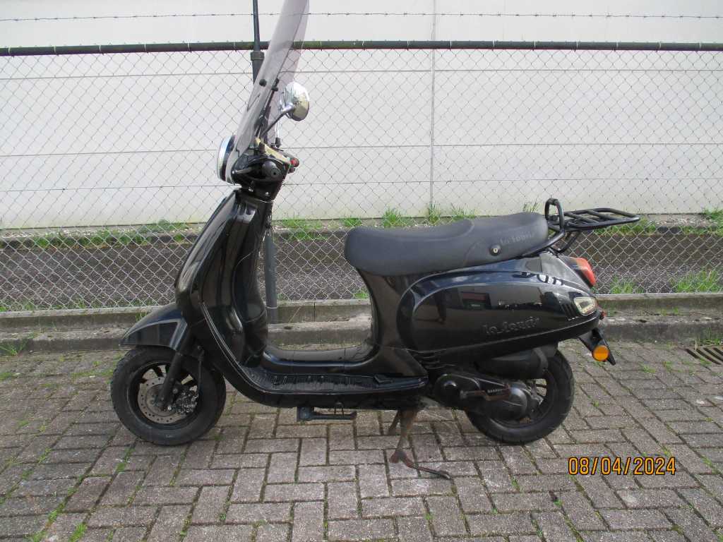 BTC - Cyclomoteur - Riva - Scooter