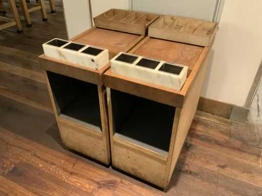 Mobilna szafka na sztu?ce (2x)