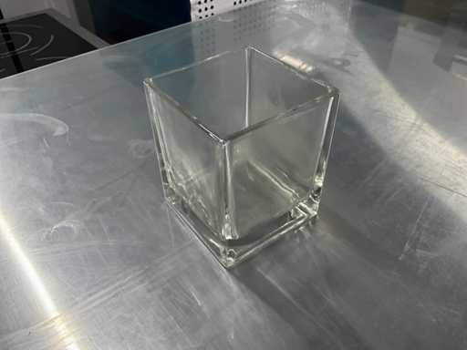 Ghiveci de sticlă cu flori (64x)