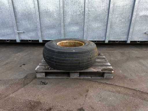 Vredestein – Landwirtschaftsreifen 13,5/75-17 mit Felgen-6-Loch (1x)