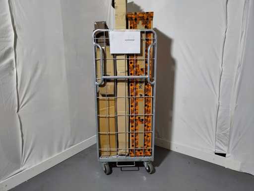 Rolcontainer met diverse producten