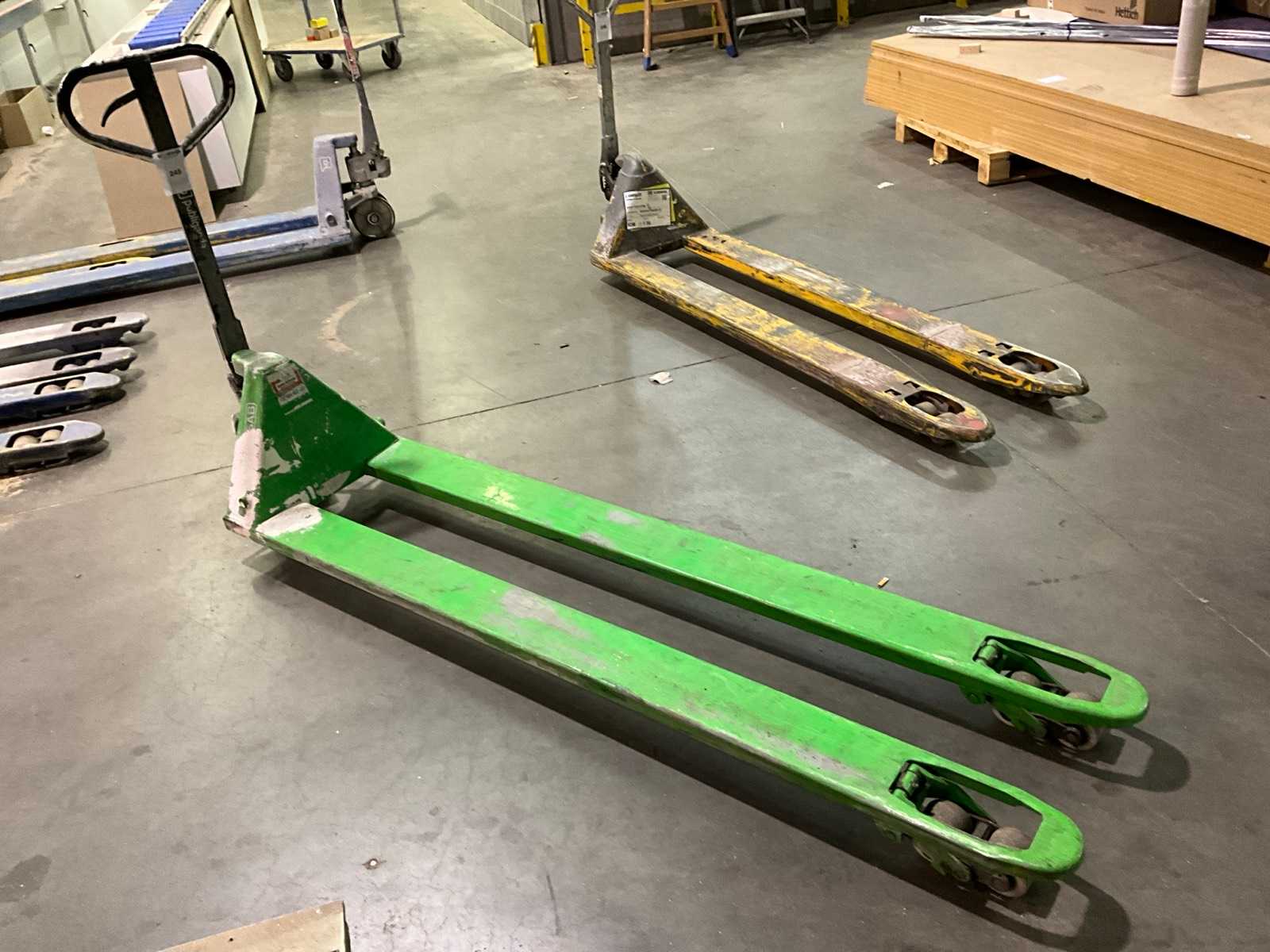 Cesab 2.5T Hand Hydraulic Pallet Truck