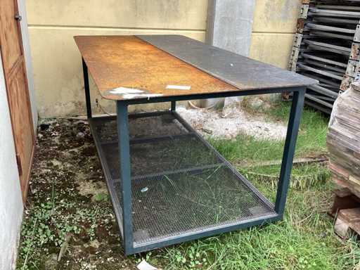 Banco di lavoro in ferro