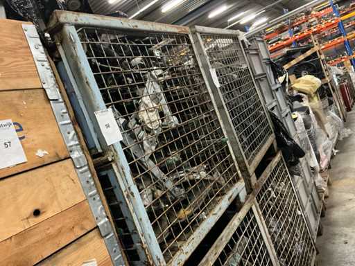 Batch of Mercedes-Benz auto parts