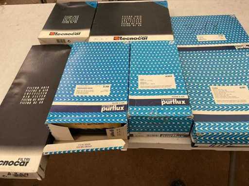 Lotti vari, inclusi filtri per il condizionamento dell'auto