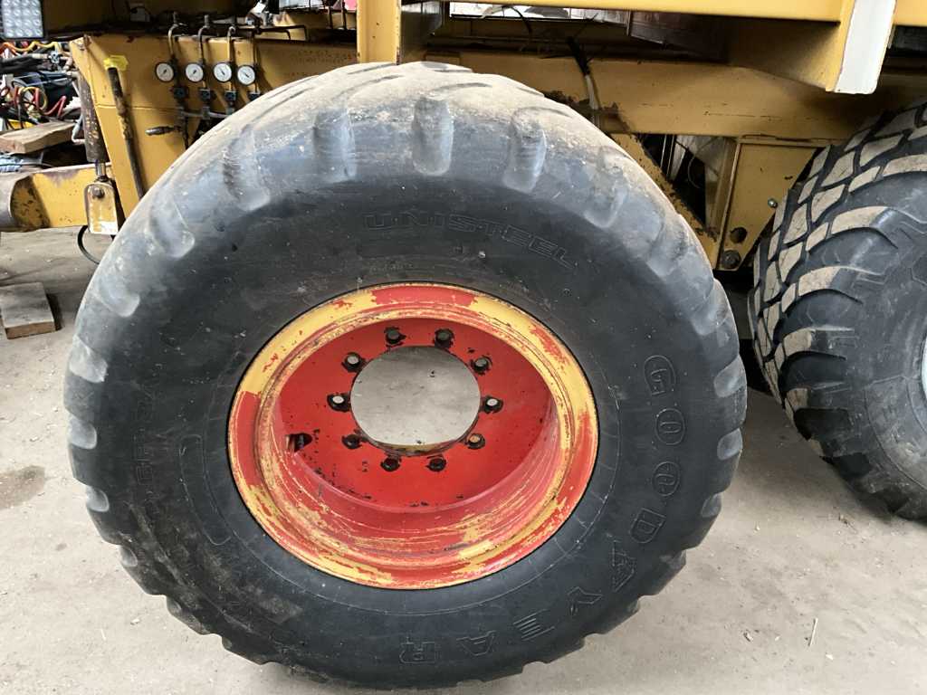 Good Year Tire, wheel and rim (4x)