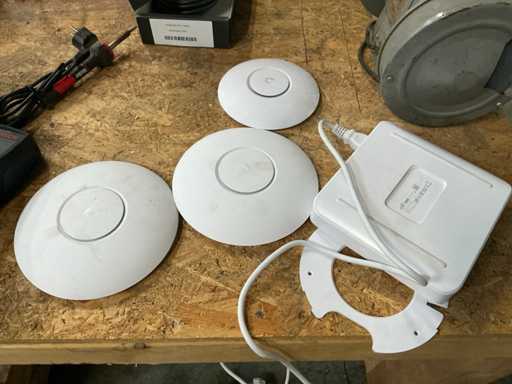 Vereinheitlichen Sie den WiFi-Zugangspunkt (3x)