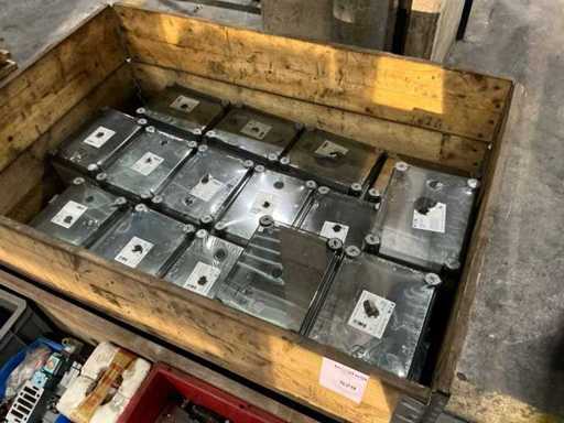 Eaton C123E-125 Plastic switch box (18x)