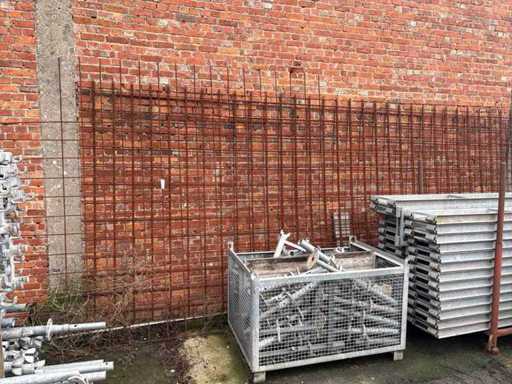 Diverse betonnetten en betonijzer