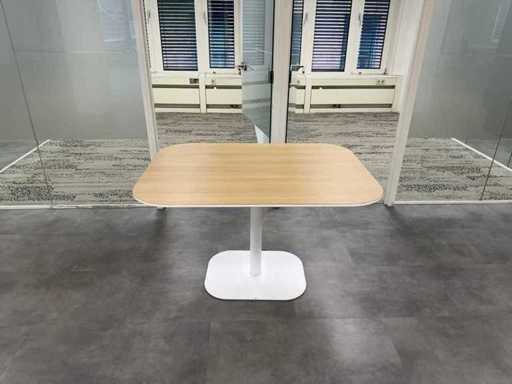 Stół konferencyjny o wymiarach 120x90 cm