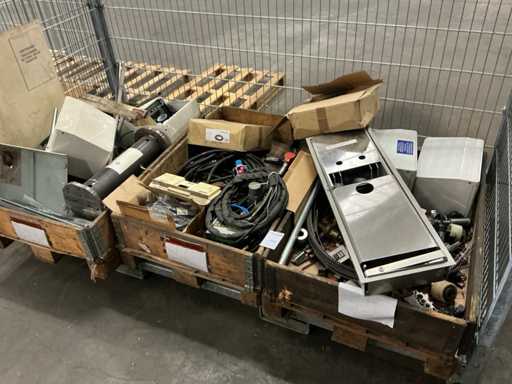 Batch of various spare parts