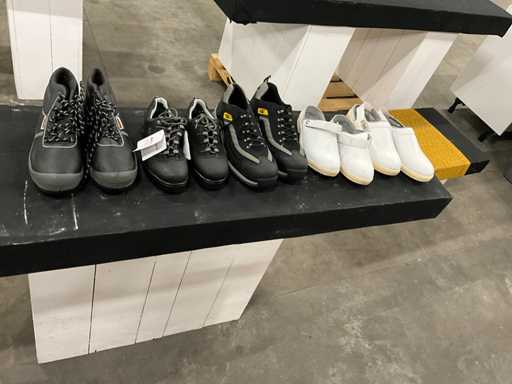 Batch of work shoes