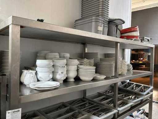 Série d’assiettes et bols en porcelaine d’hôtel