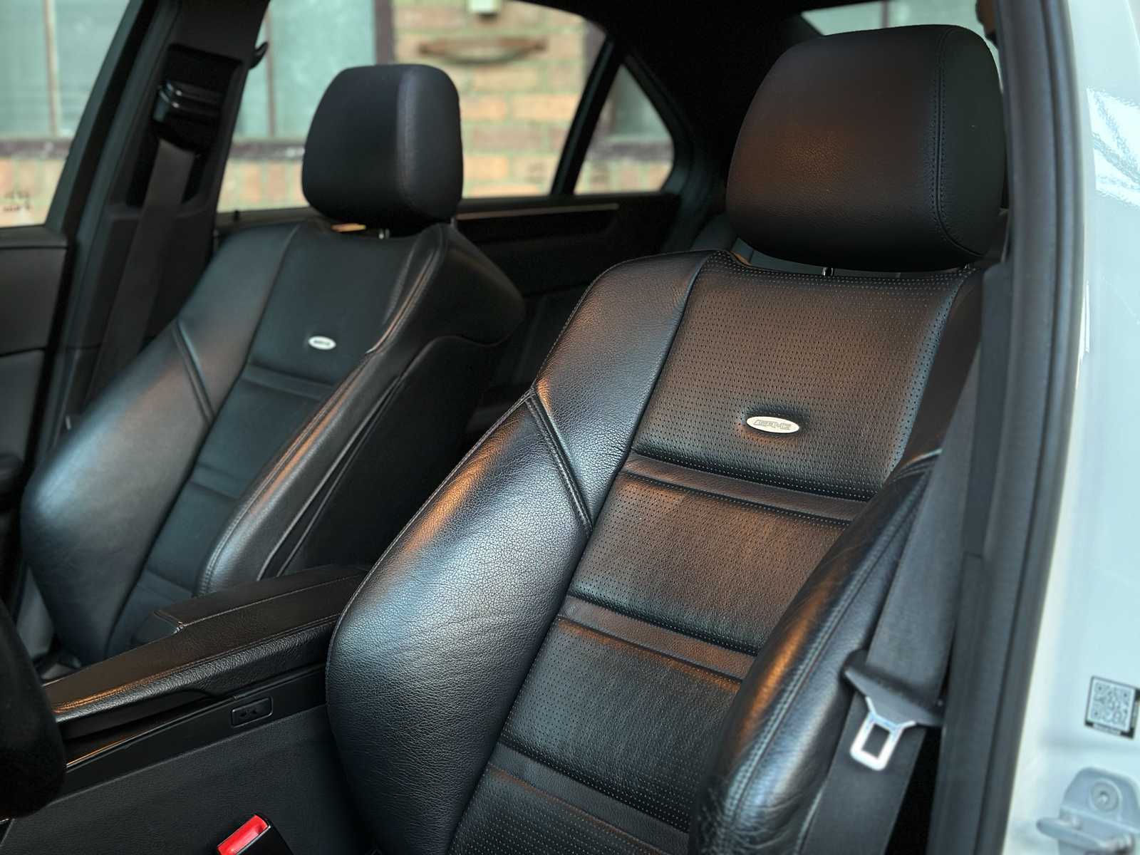 Mercedes-Benz E63 AMG 6.3 V8 -CARBON- 525pk 2010 (Origineel-NL) E-Klasse, 47-LKB-6