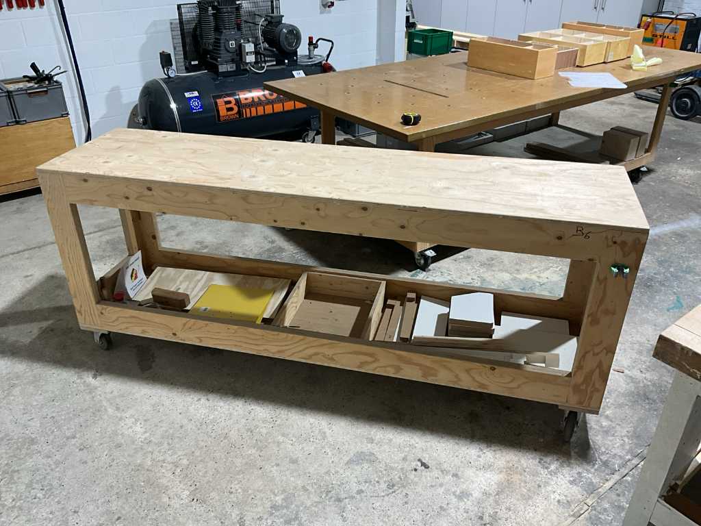 Mobile woodworking table