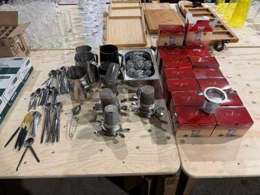 Varie forniture di tè