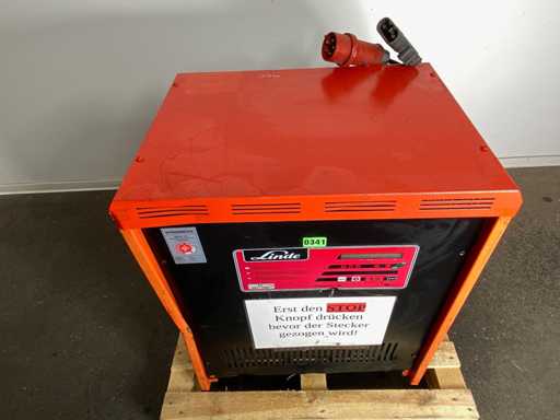 2015 Linde 48V 125A 690-1.180Ah ładowarka z wózkiem widłowym