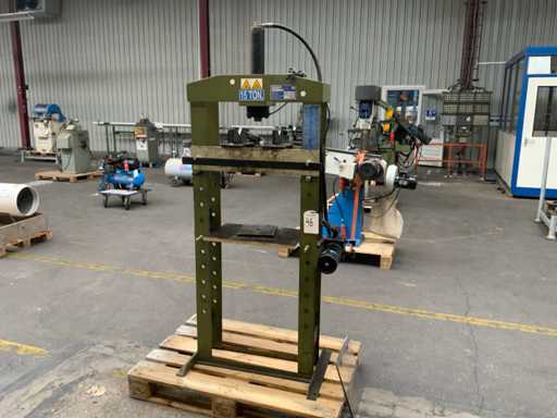 2000 OMCN ART.155 Hydrauliczna Prasa Garażowa