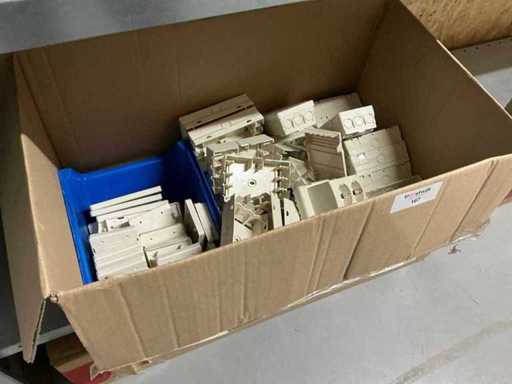 Série de boîtiers et prises câbles