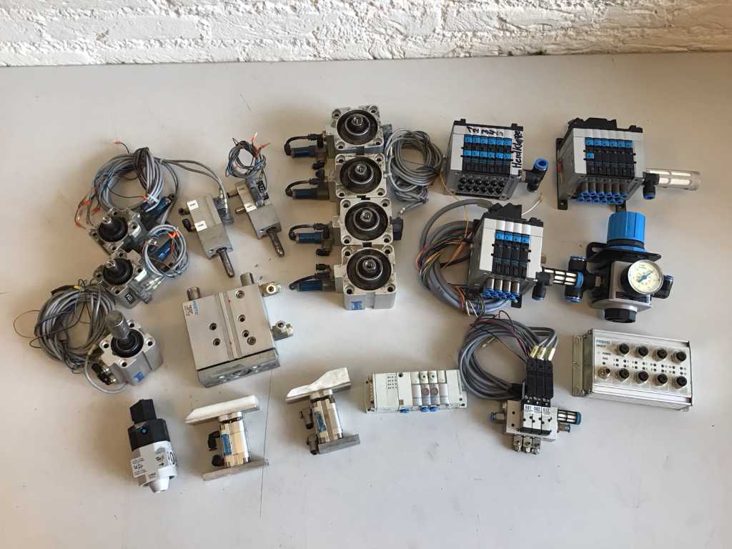 Festo batch of various valves and cylinders 20x