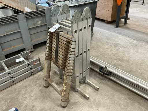 Ladder and stairs (2x)