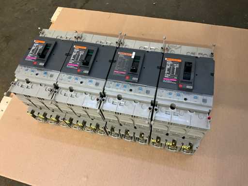 Merlin Gerin Compact NS 160H / 160 A MCCB circuit breaker (4x)