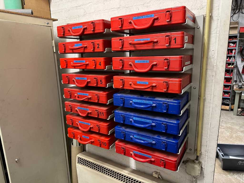 16-delige stalen kofferset met machine-onderdelen en toebehoren