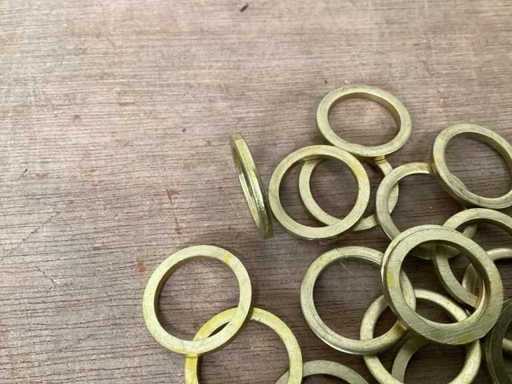 Uni brass hinge ring 20mm (2530x)