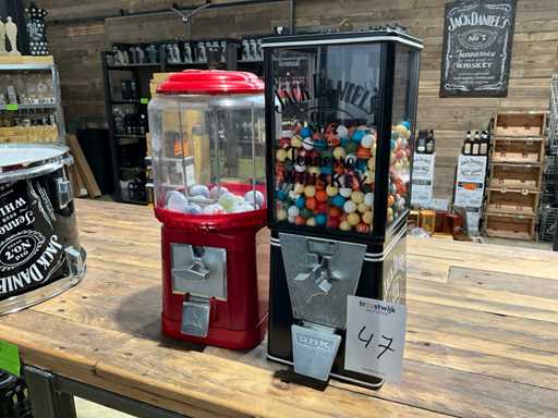 Vending machine (2x)