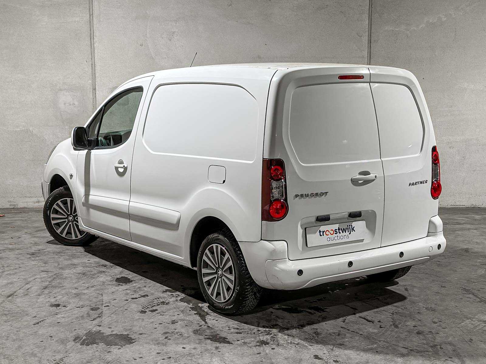 Peugeot Partner 120 1.6 BlueHDi 75 L1 Premium Pack 75pk 2018 (Origineel-NL & 1e Eigenaar), V-700-SK
