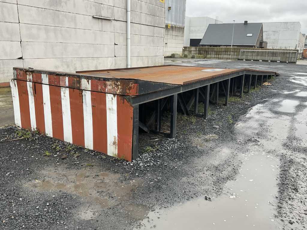 Steel loading ramp