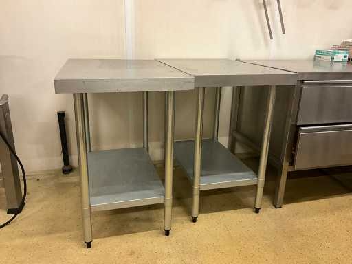 Tables de travail en acier inoxydable