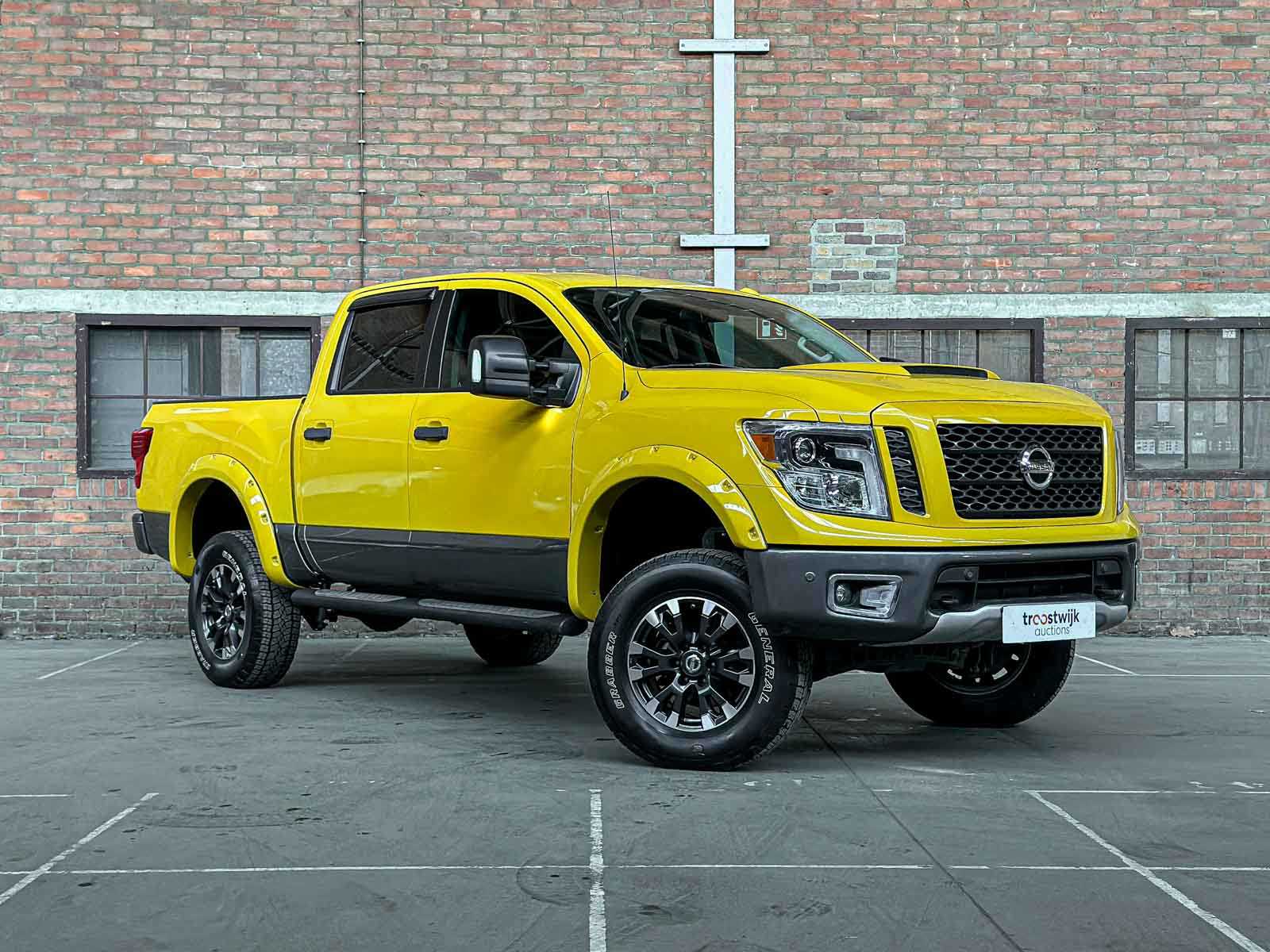 Nissan Titan PRO-4X 5.6 V8 396pk 2018