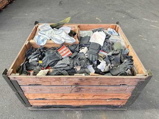 Charge verschiedener Handschuhe