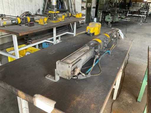 Pneumatische Stanzmaschine