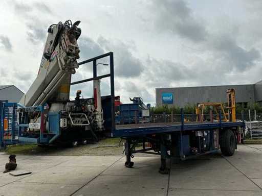 Naczepka Pacton z dźwigiem załadunkowym HIAB