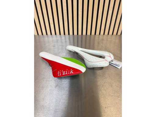 Selle Italia SLR Lady, Fizik Arione R3 – Sattel (2x)
