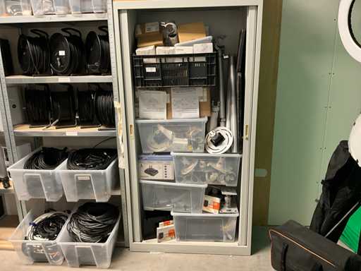 Projektions- und Leinwandhalterungen