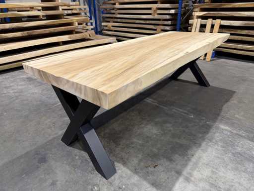 Suar boomstamtafel 240 cm.